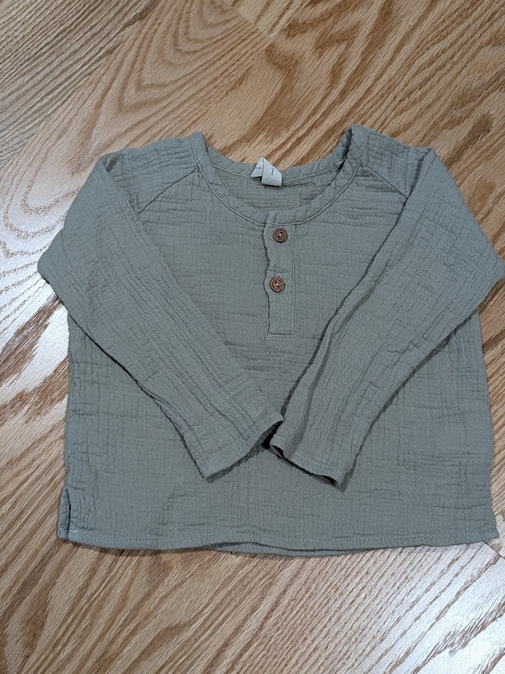Quincy Mae Long-Sleeve Gauze Henley Top in Sage Green